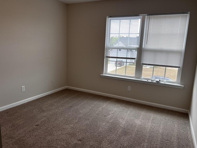 Building Photo - 283 Summerhill Dr