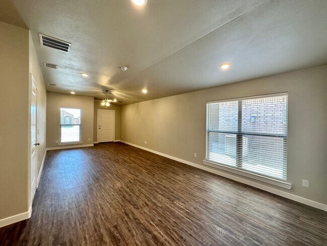 Building Photo - Indulge in Luxury: Upscale 3-Bedroom Duplex for Rent in Coveted Harvest Neighborhood