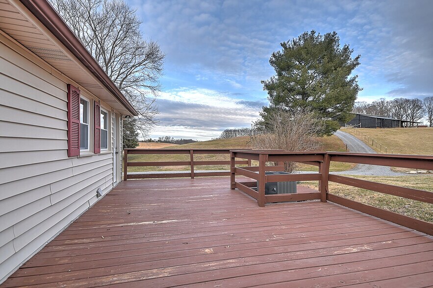 Building Photo - 1104 Old Boones Creek Rd