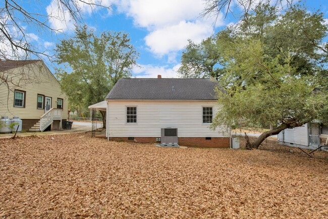 Building Photo - 216 Hawthrone