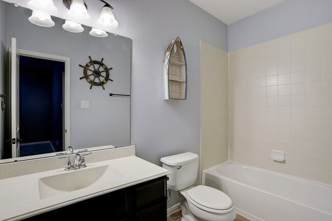 Building Photo - 632 Pedernales St
