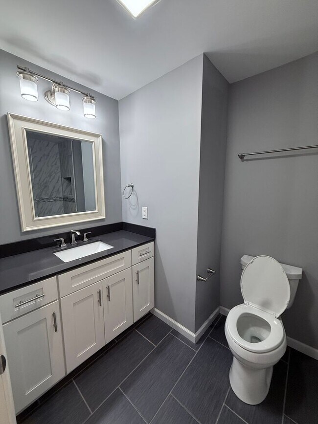Building Photo - Beautifully Renovated 2 bedroom home with ...