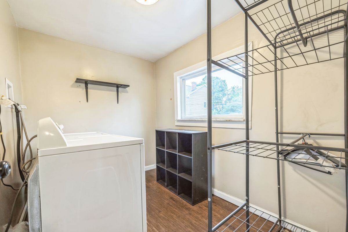 Building Photo - 2318 Eccles St