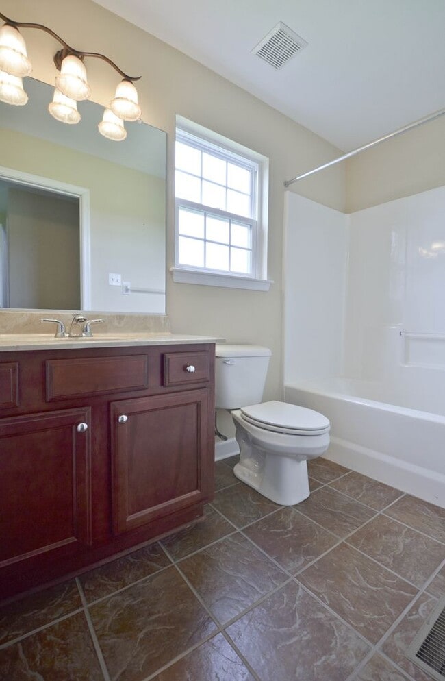 Building Photo - Discover your dream home in Virginia Beach!