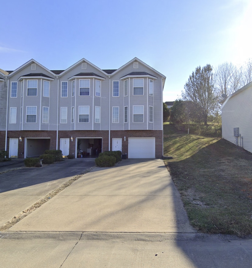Building Photo - 2345 Garrett Ln