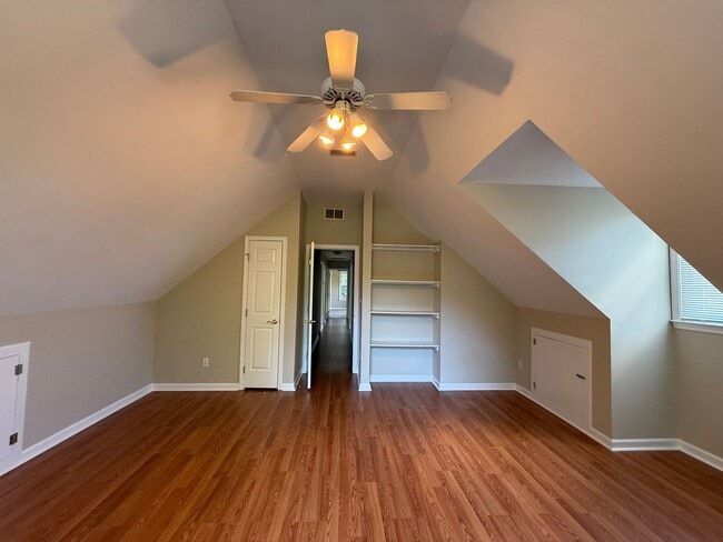 Building Photo - 1721 Honeysuckle Ln