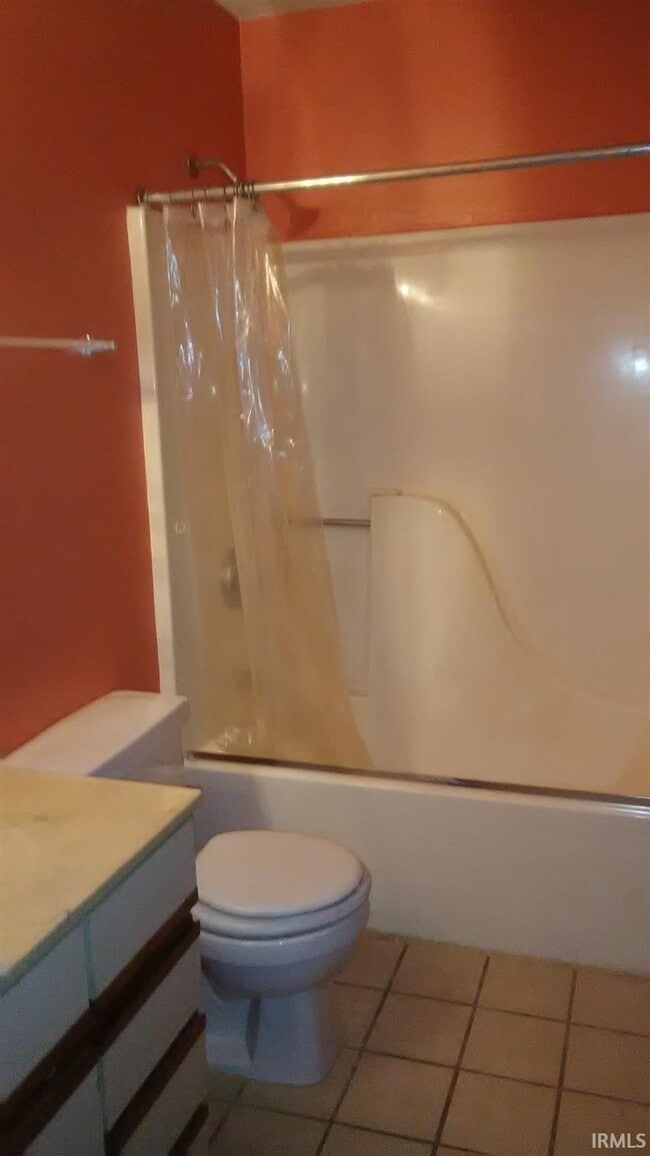 Building Photo - 402 S Village Ct