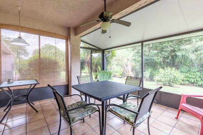 Building Photo - 3303 SE Sandpiper Ct