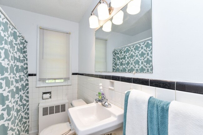 Building Photo - Condo / Burlington