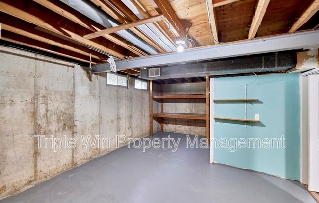 Building Photo - 2548 Bolton St
