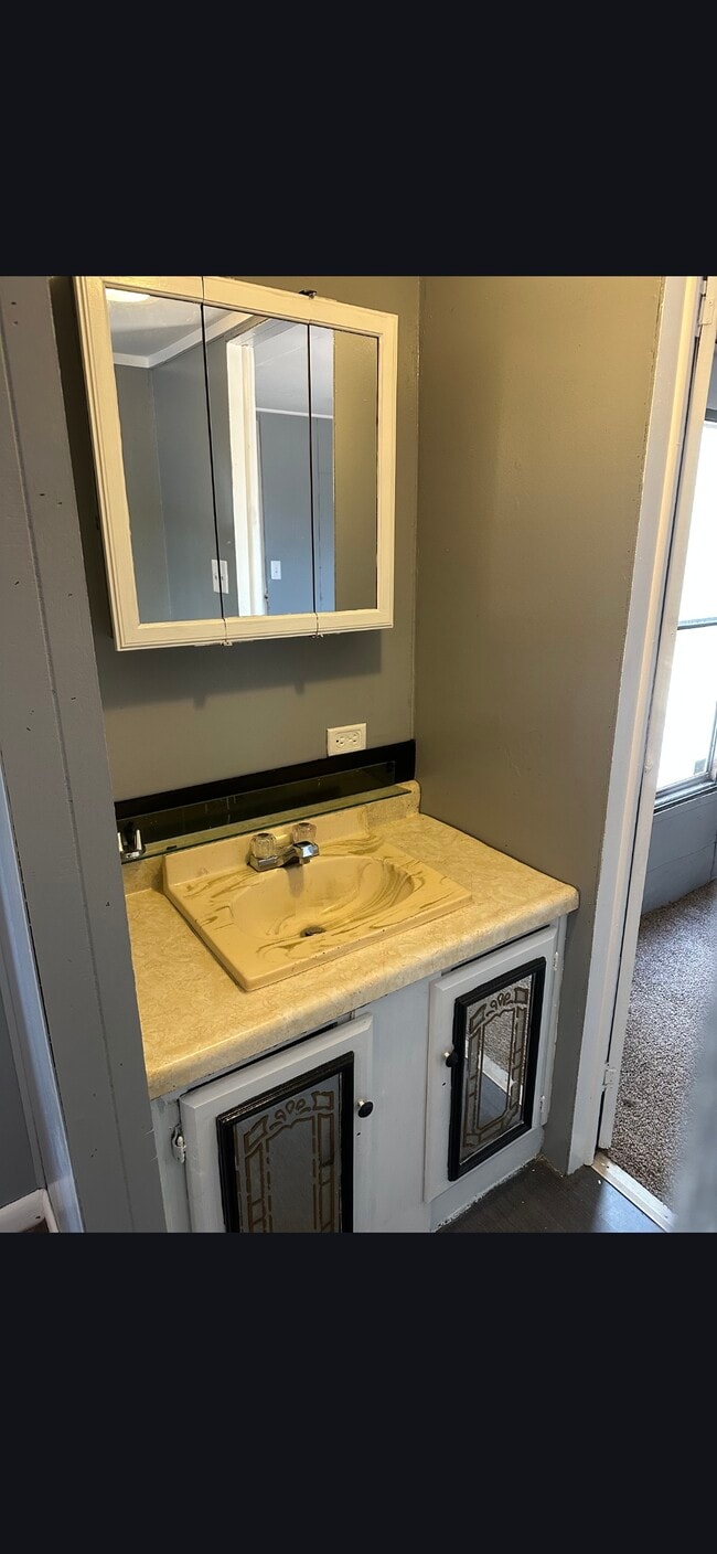 Building Photo - 8910 Via Ln