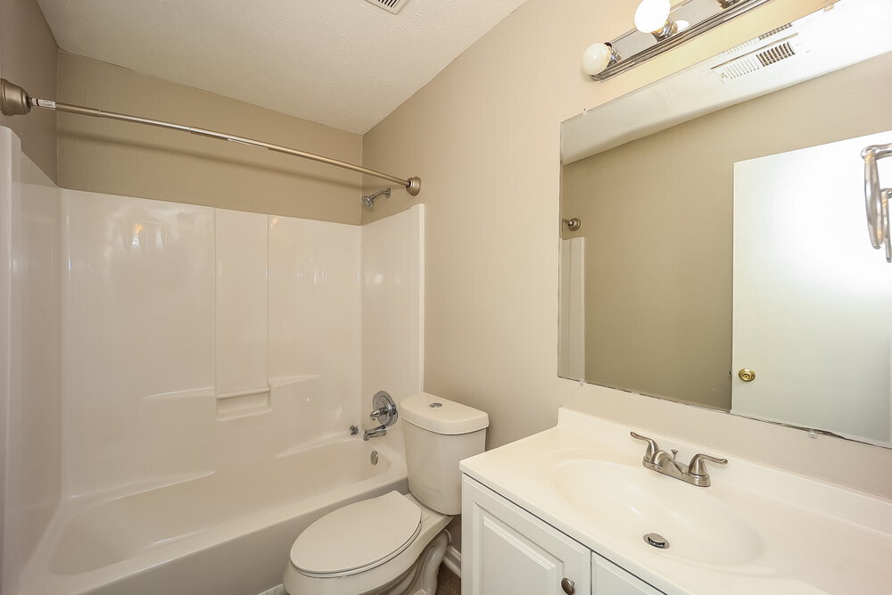 Building Photo - 596 Post Oak Rd