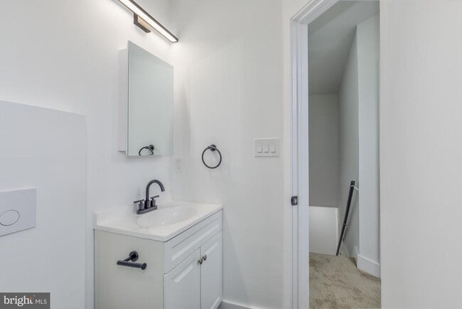 Building Photo - 745 Kenyon St NW