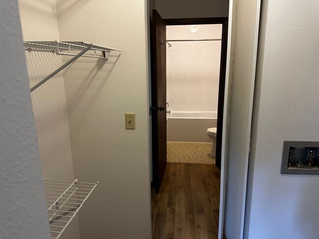 Building Photo - Spacious 1 Bedroom Condo with Pool