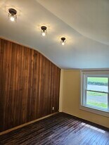 Building Photo - 207 Mountain Rd