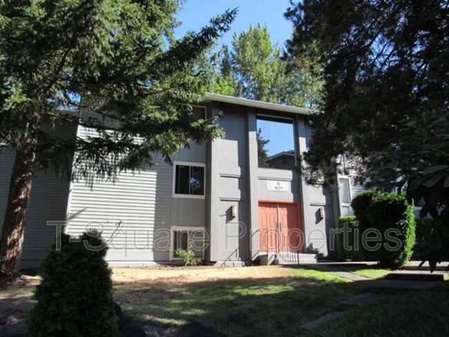 Building Photo - 4629 W Lake Sammamish Pkwy SE
