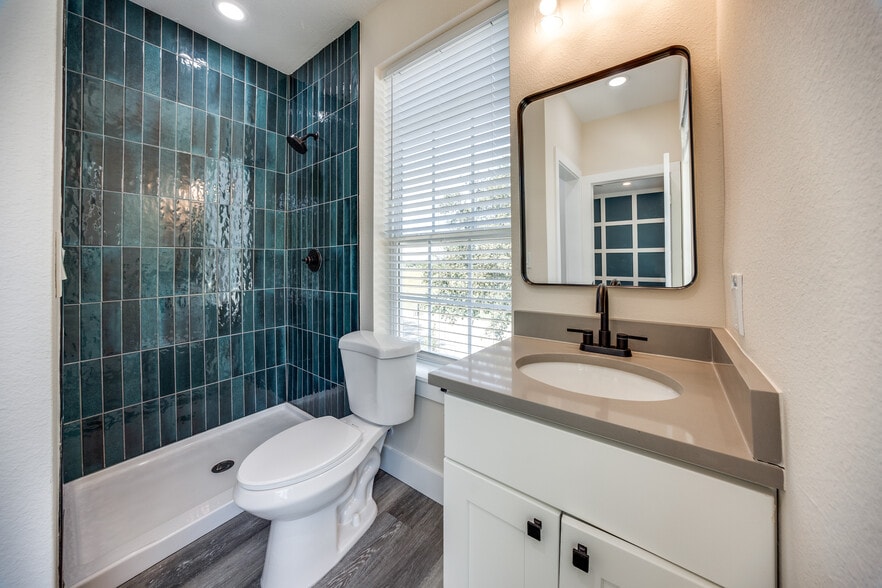 Building Photo - 511 N Davis Dr