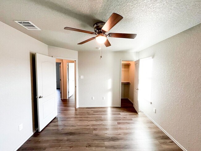 Building Photo - 1606 Risen Star Ln