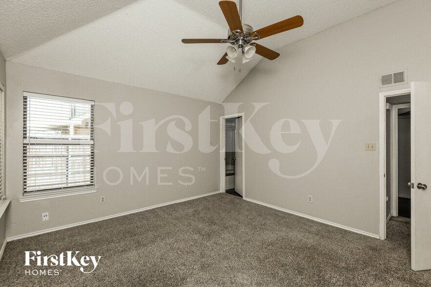 Building Photo - 4742 Cornflower Dr
