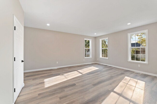 Building Photo - 447 Redwood Ave