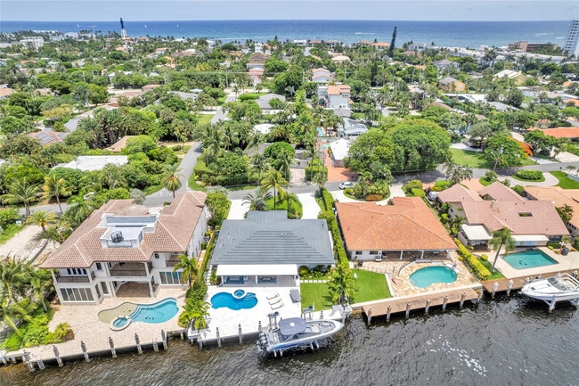 Building Photo - 2005 N Riverside Dr