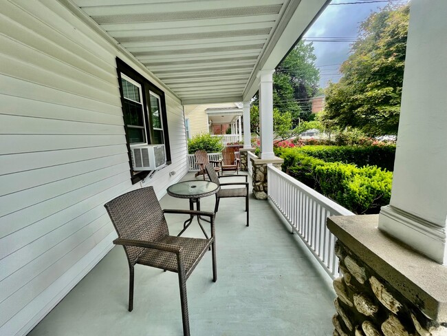 Building Photo - 31 Midland Ave