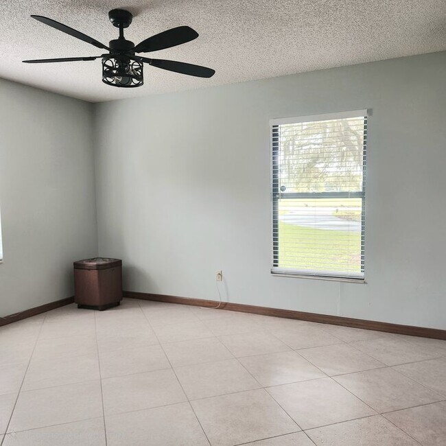 Building Photo - 2805 Lake Tohopekaliga Blvd