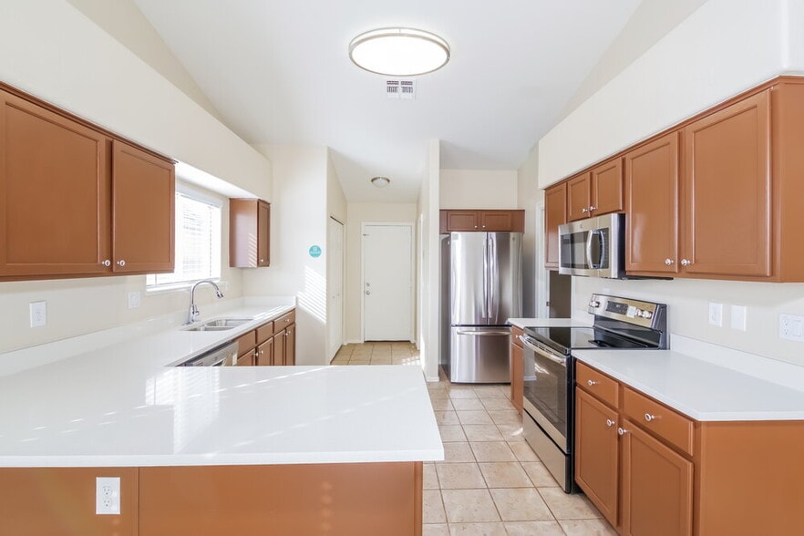 Building Photo - 6417 N 81st Dr