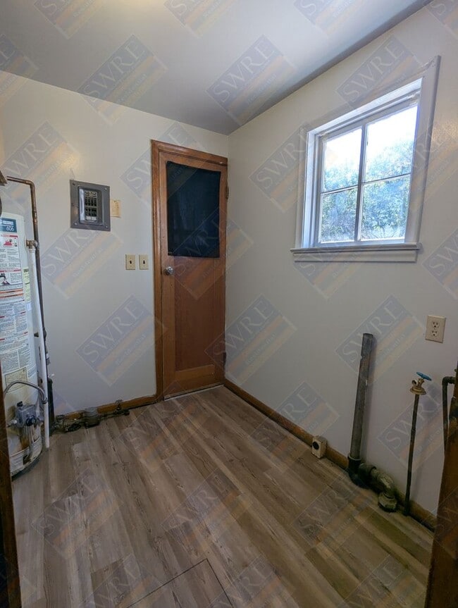 Building Photo - 902 1/2 Wyoming-