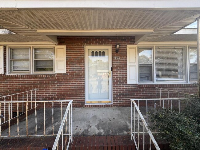 Building Photo - 104 Biltmore Terrace