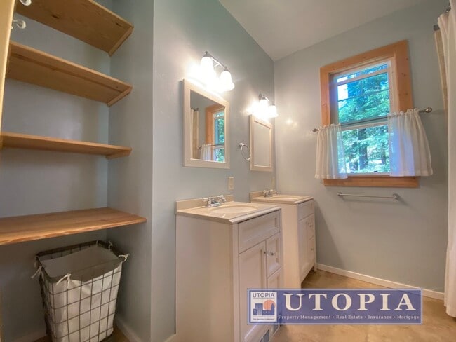 Building Photo - Gorgeous 4-bedroom, 2-bathroom Forest Lake Home with Deck, Office & Scenic Redwood Views