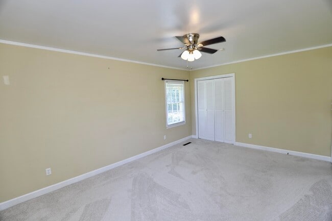 Building Photo - 549 Pringle Dr