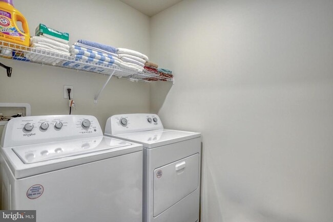 Building Photo - 124 Currant Cir