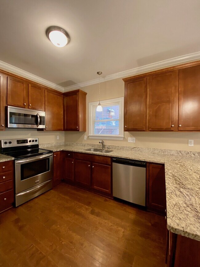 Building Photo - 2024 Jersey Ave