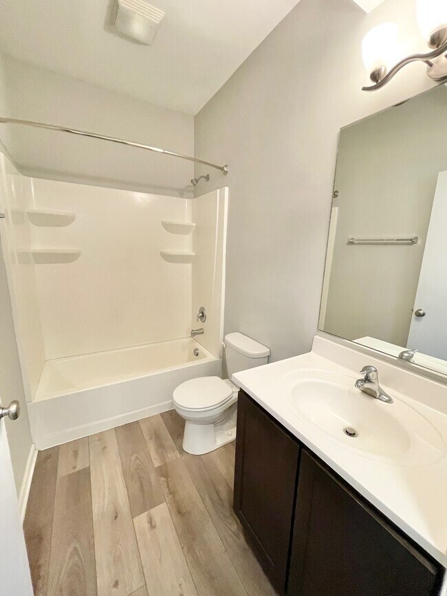 Building Photo - 809 E Main St