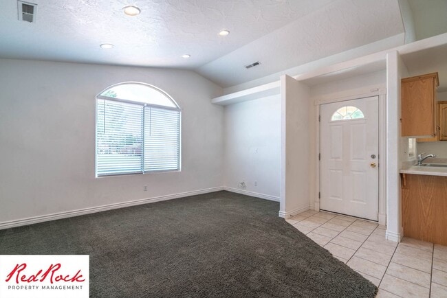 Building Photo - 2 Bedroom and 2 Bathroom Home near Quail C...