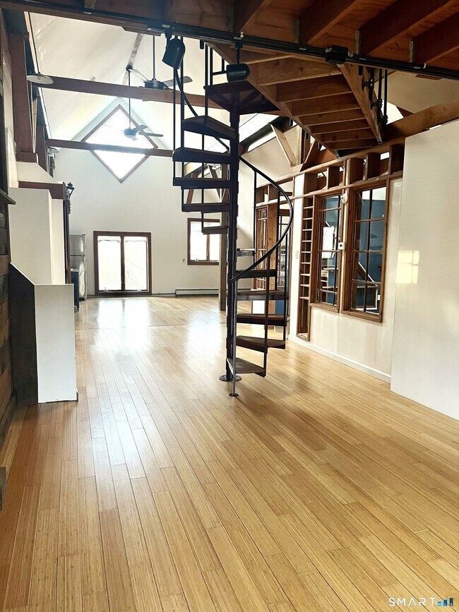 Building Photo - 3 Fox Run