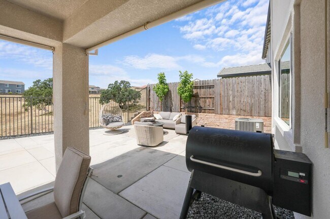 Building Photo - Bright Spacious 4BD/3BA Single-Family Home in Rocklin's Whitney Ranch!