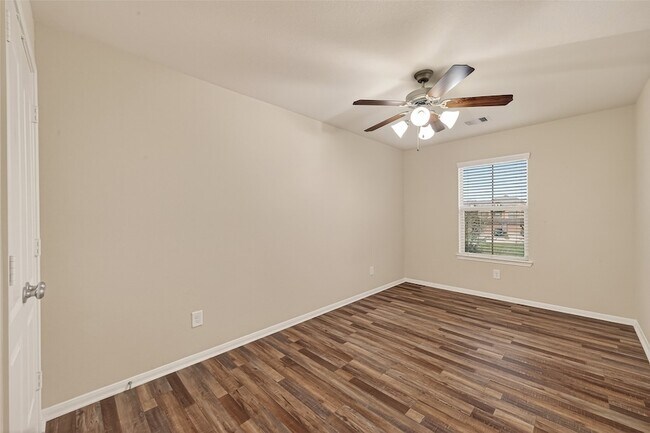 Building Photo - 8314 Columbia Forest Dr