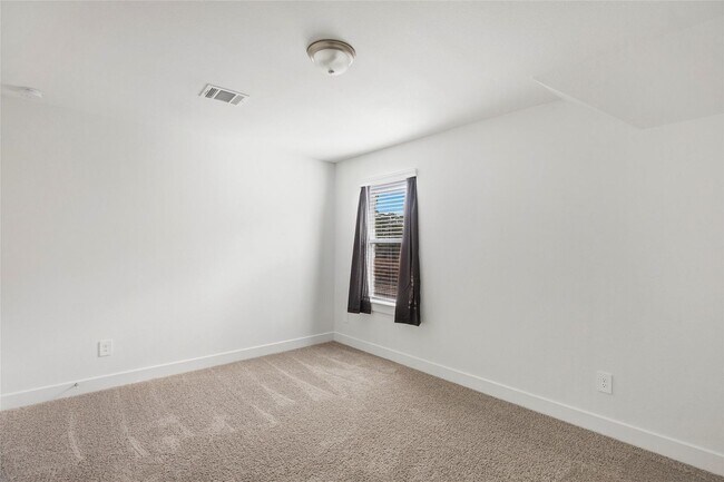 Building Photo - Very functional floor plan, has game room/...