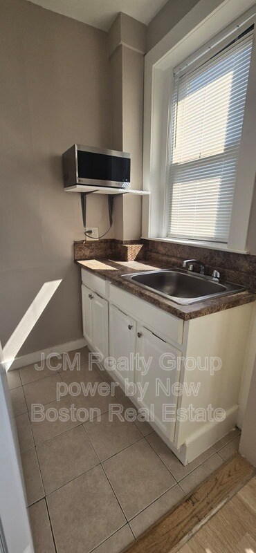 Building Photo - 116-124A Central Ave