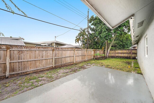 Building Photo - 14576 Sunset Pine Dr