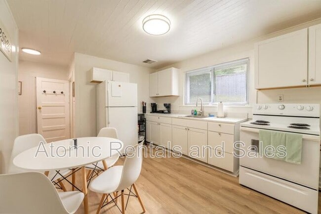 Building Photo - 614 E Brushy Valley Dr