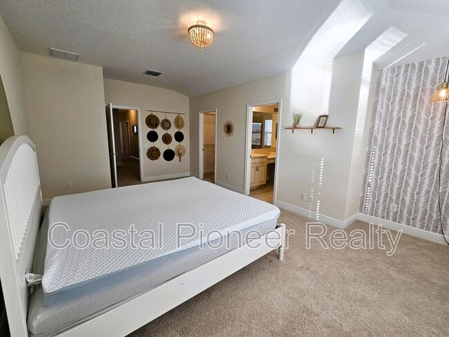 Building Photo - 11541 Crowned Sparrow Ln