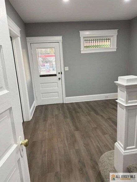 Building Photo - 107 Parkway Ave