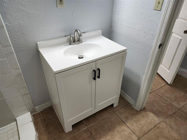 Building Photo - 1315 Waikiki Way