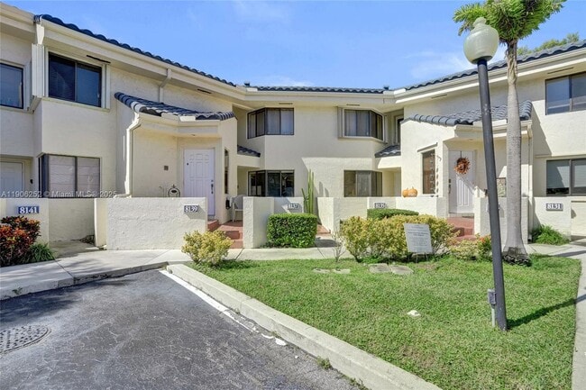 Building Photo - 8137 NW 17th Manor