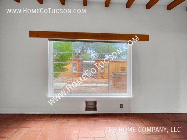 Building Photo - 228 S Country Club Rd