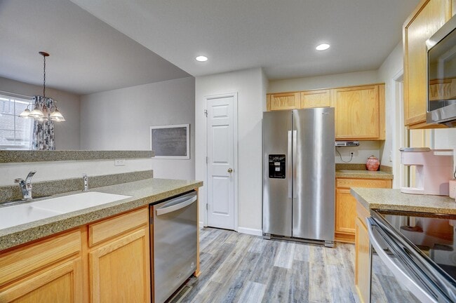 Building Photo - 10129 Grove Ct