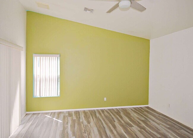 Building Photo - 5/3 Stunner in Cathedral City
